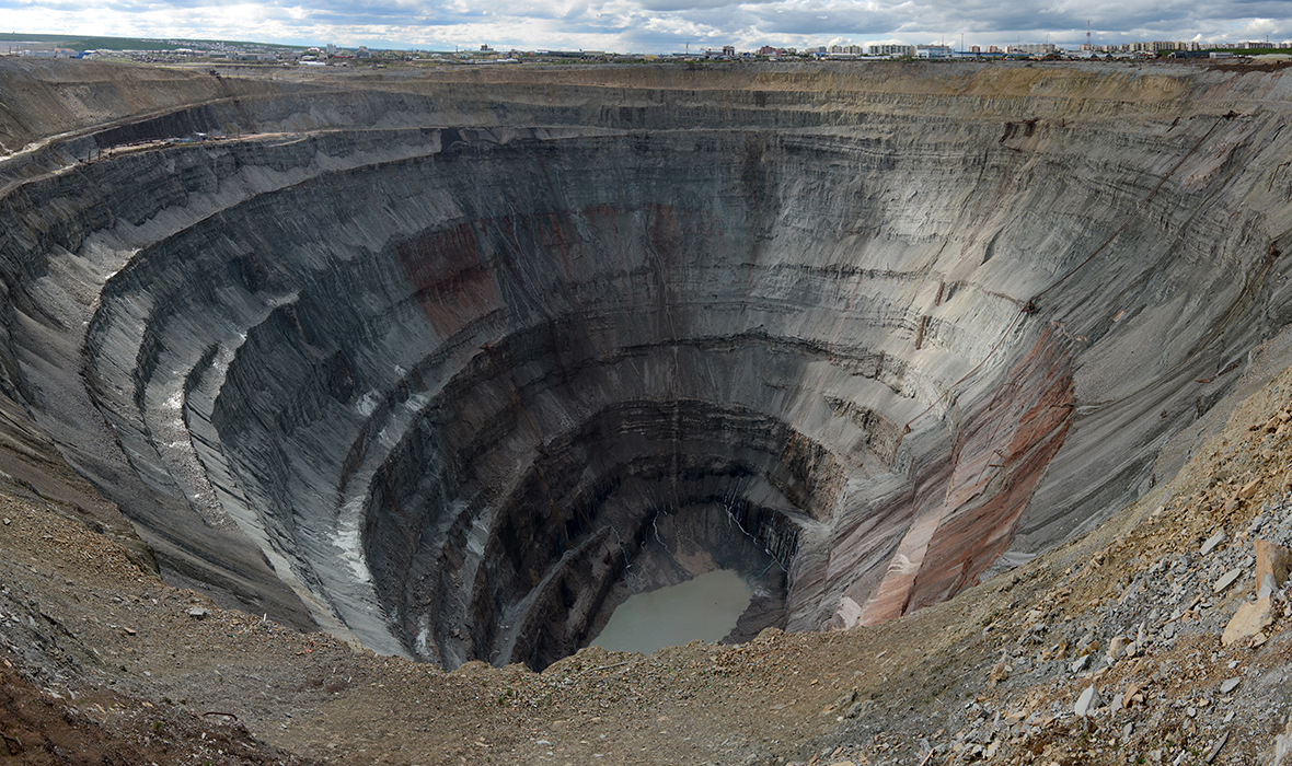 Staselnik, La mine Mir, mine de kimberlite et de diamant à ciel ouvert située à Mirny, en Yakoutie (Extrême-Orient russe), 2014