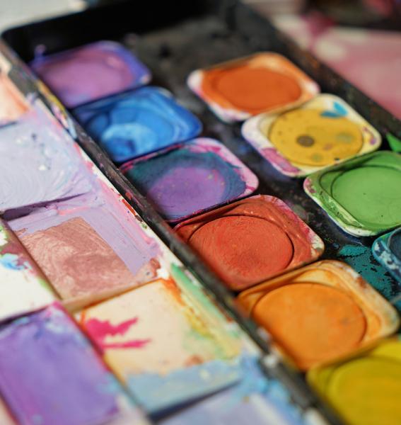 gros plan sur une palette de couleurs de peinture