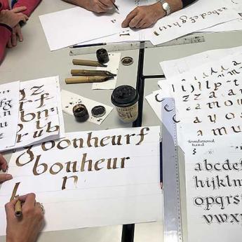 Activité de calligraphie