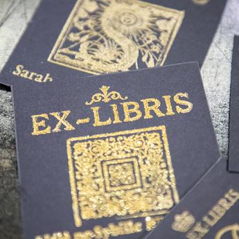 image d'ex-libris imprimé avec une encre dorée