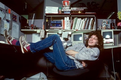 Portrait de Susan Kare dans son bureau