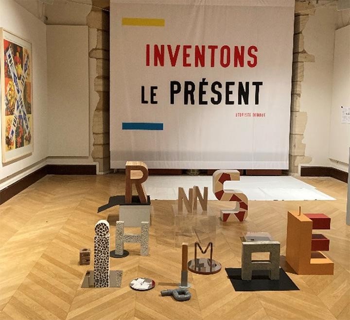 Lettres en bois, métal et carrelage, réalisées par les élèves du lycée Tony Garnier de Bron, 2020