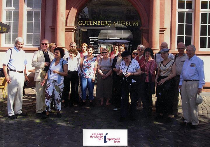 photo de groupe des Amis du MICG